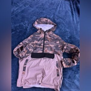 Camouflage windbreaker